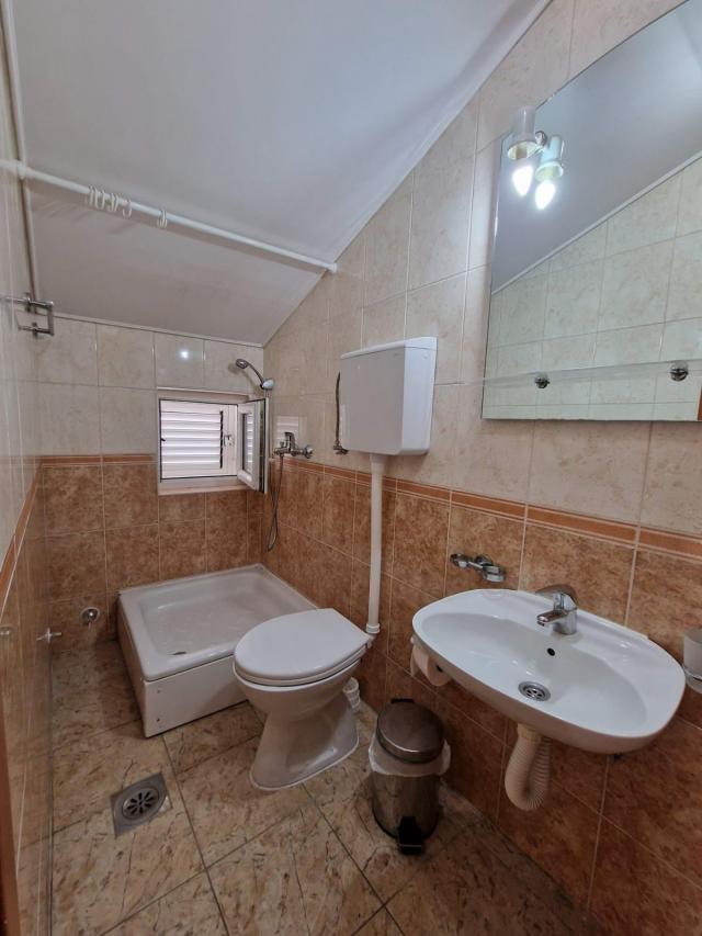 TROSPRATNA KUCA 460M2 SA POGLEDOM NA MORE, NA SAMO 300M OD MORA-BUDVA