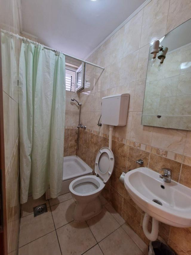 TROSPRATNA KUCA 460M2 SA POGLEDOM NA MORE, NA SAMO 300M OD MORA-BUDVA