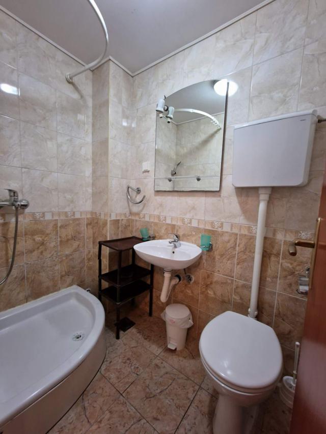 TROSPRATNA KUCA 460M2 SA POGLEDOM NA MORE, NA SAMO 300M OD MORA-BUDVA