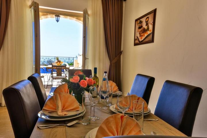 Ekskluzivna luksuzna vila 150m2 sa privatnim bazenom i spektakularnim panoramskim pogledom na more –