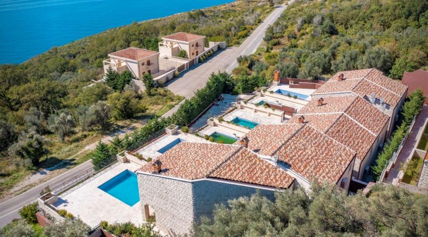 Ekskluzivna luksuzna vila 150m2 sa privatnim bazenom i spektakularnim panoramskim pogledom na more –