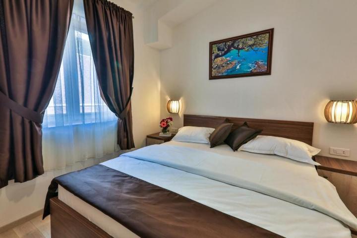 Na prodaju luksuzna vila 135m2 + dodatni apartman 50m2 sa bazenom i panoramskim pogledom na more, Re