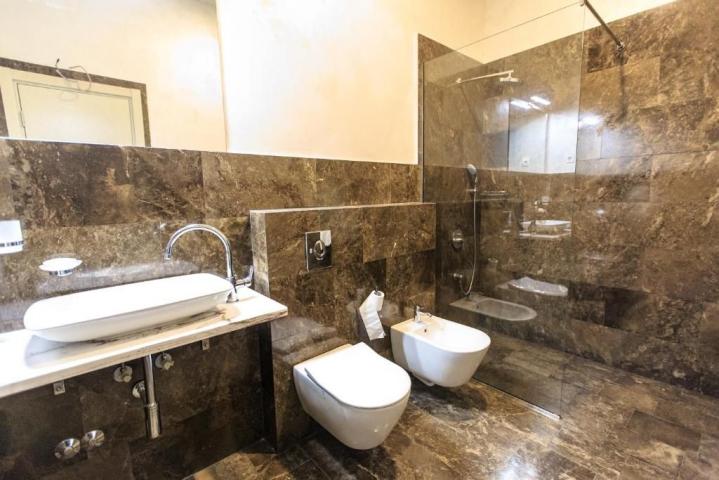 Na prodaju luksuzna vila 135m2 + dodatni apartman 50m2 sa bazenom i panoramskim pogledom na more, Re