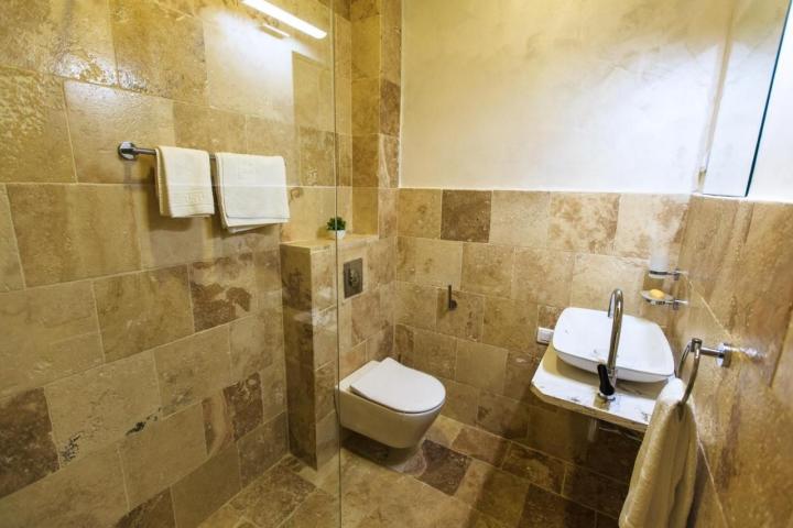 Na prodaju luksuzna vila 135m2 + dodatni apartman 50m2 sa bazenom i panoramskim pogledom na more, Re