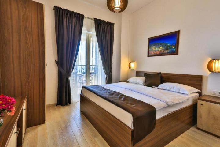 Na prodaju luksuzna vila 175m2 + dodatni apartman 50m2 sa bazenom i panoramskim pogledom na more, Re