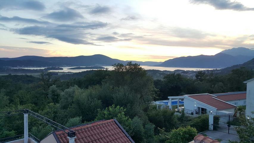 Na prodaju kuća sa bazenom, Kavač-Kotor
