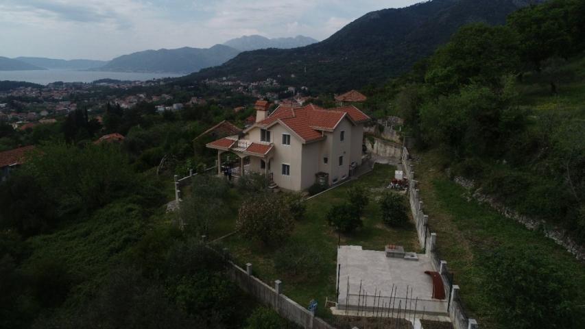 Trospratna kuća 157m2 sa pogledom na more, Kavač-Kotor. 