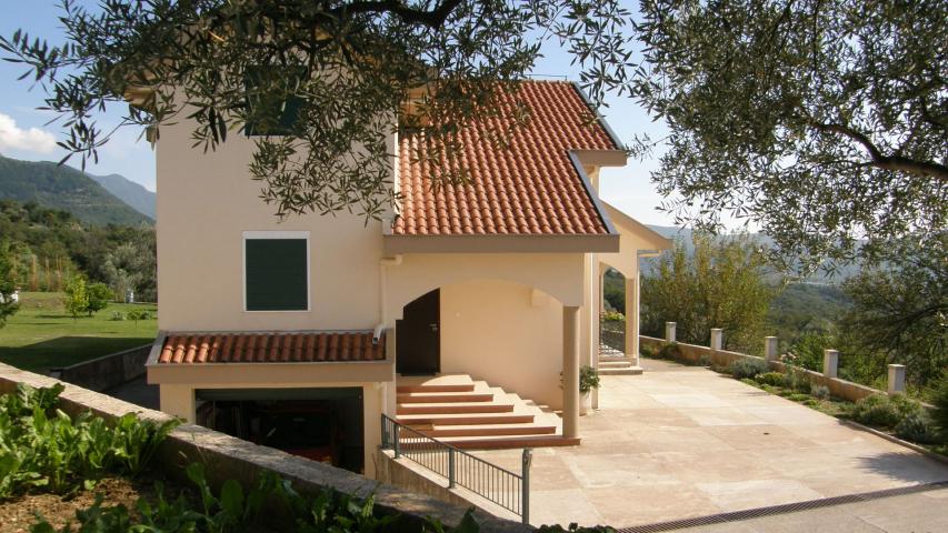 Trospratna kuća 157m2 sa pogledom na more, Kavač-Kotor. 