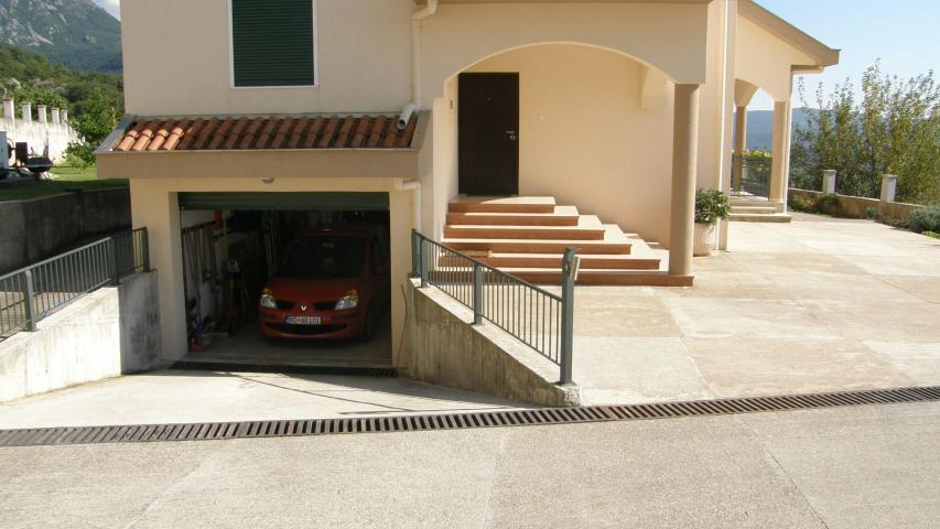 Trospratna kuća 157m2 sa pogledom na more, Kavač-Kotor. 
