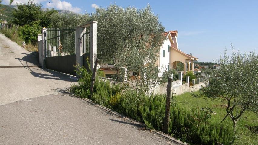 Trospratna kuća 157m2 sa pogledom na more, Kavač-Kotor. 
