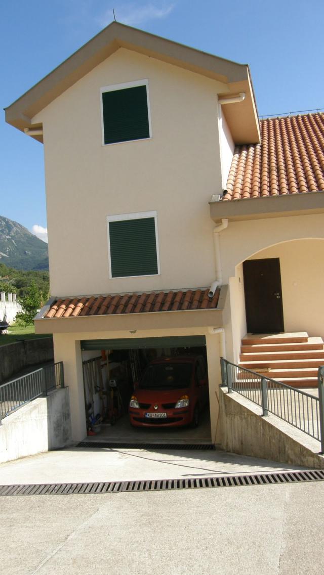 Trospratna kuća 157m2 sa pogledom na more, Kavač-Kotor. 