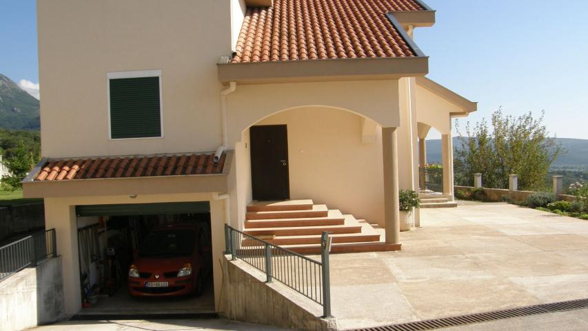 Trospratna kuća 157m2 sa pogledom na more, Kavač-Kotor. 
