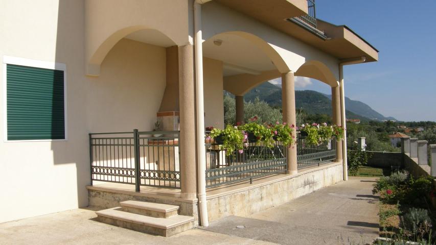 Trospratna kuća 157m2 sa pogledom na more, Kavač-Kotor. 