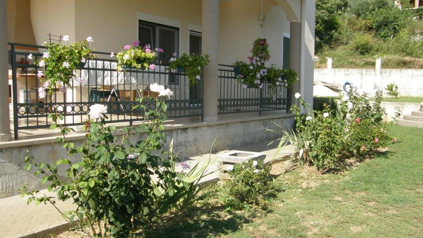 Trospratna kuća 157m2 sa pogledom na more, Kavač-Kotor. 