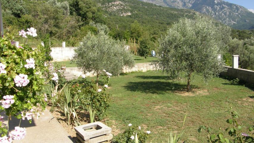 Trospratna kuća 157m2 sa pogledom na more, Kavač-Kotor. 
