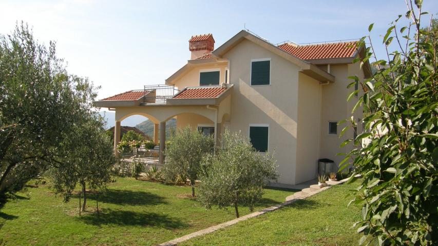 Trospratna kuća 157m2 sa pogledom na more, Kavač-Kotor. 