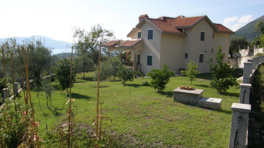 Trospratna kuća 157m2 sa pogledom na more, Kavač-Kotor. 