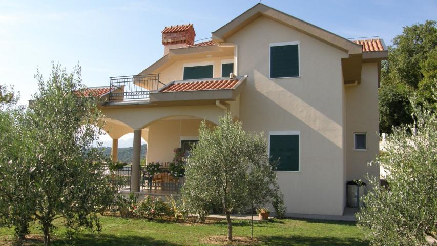Trospratna kuća 157m2 sa pogledom na more, Kavač-Kotor. 
