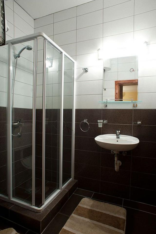 Prodaje se ugostiteljsko-turistički kompleks sa restoranom, Buljarica, opština Budva. 