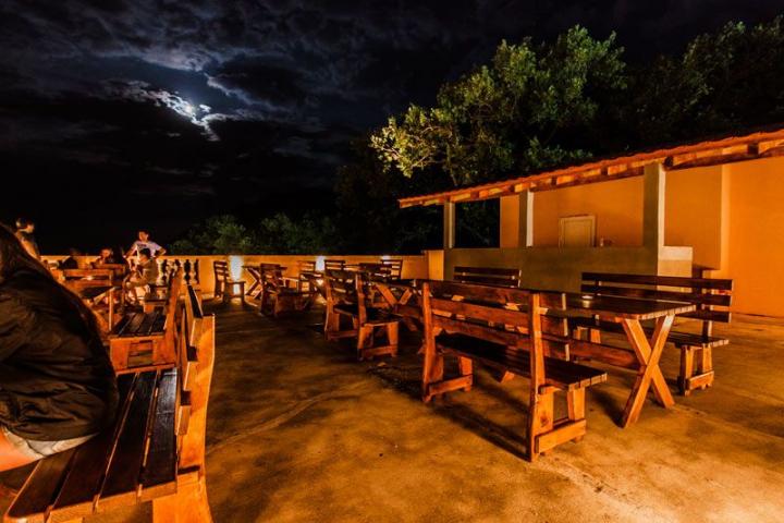 Prodaje se ugostiteljsko-turistički kompleks sa restoranom, Buljarica, opština Budva. 