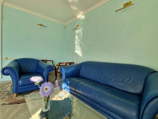 Dupleks trosoban stan 100m2 sa fantastičnim pogledom na more, Sveti Stefan (NA DUZI VREMENSKI PERIOD