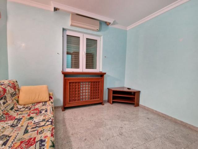 Dupleks trosoban stan 100m2 sa fantastičnim pogledom na more, Sveti Stefan (NA DUZI VREMENSKI PERIOD