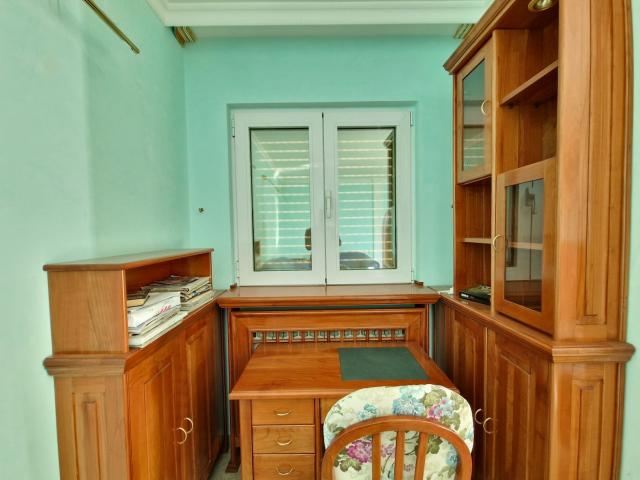 Dupleks trosoban stan 100m2 sa fantastičnim pogledom na more, Sveti Stefan (NA DUZI VREMENSKI PERIOD