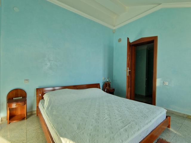 Dupleks trosoban stan 100m2 sa fantastičnim pogledom na more, Sveti Stefan (NA DUZI VREMENSKI PERIOD
