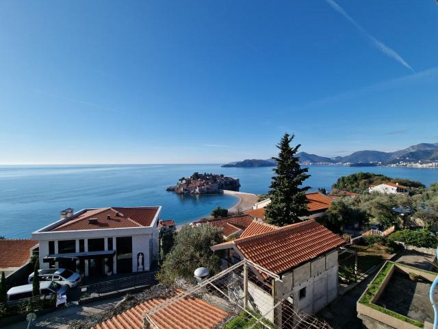 Dupleks trosoban stan 100m2 sa fantastičnim pogledom na more, Sveti Stefan (NA DUZI VREMENSKI PERIOD