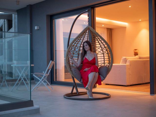 EKSTRA LUKSUZAN PENTHOUSE 140M2, TERASA SA DJAKUZI KADOM I  SPEKTAKULARNIM POGLEDOM NA MORE, BECICI