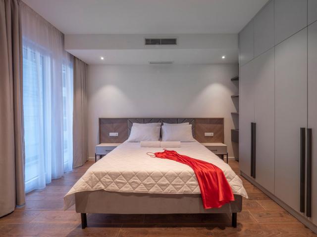 EKSTRA LUKSUZAN PENTHOUSE 140M2, TERASA SA DJAKUZI KADOM I  SPEKTAKULARNIM POGLEDOM NA MORE, BECICI