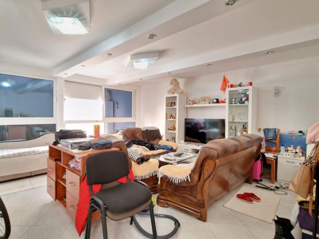 Na prodaju namešten dvosoban stan 76 m²  – Rozino, Budva