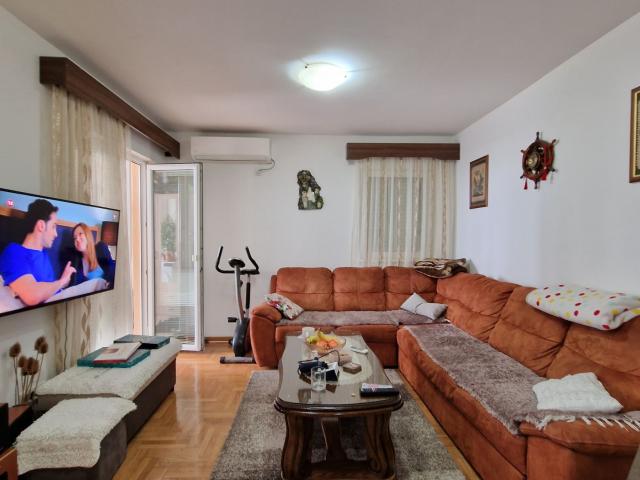 Na prodaju namešten dvosoban stan 76 m²  – Rozino, Budva