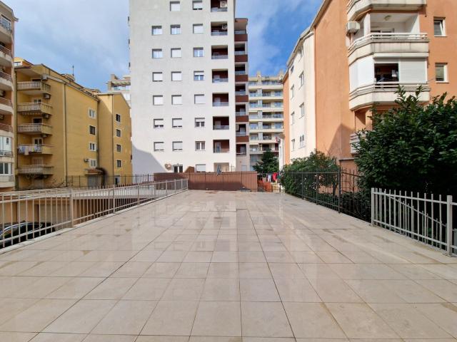 Na prodaju namešten dvosoban stan 76 m²  – Rozino, Budva