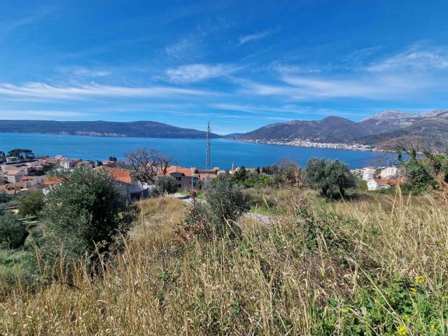 Zemljiste 1800m2 sa ucrtanim projektom za izgradnju 3 vile u mestu Donja Lastva, Tivat, sa predivnim