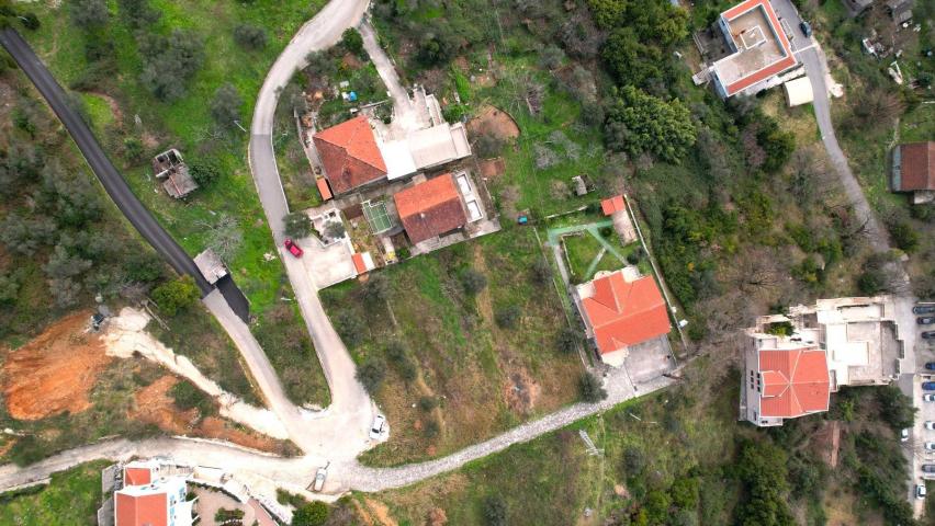 Zemljiste 1800m2 sa ucrtanim projektom za izgradnju 3 vile u mestu Donja Lastva, Tivat, sa predivnim