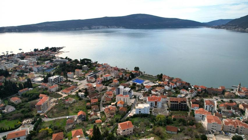 Zemljiste 1800m2 sa ucrtanim projektom za izgradnju 3 vile u mestu Donja Lastva, Tivat, sa predivnim