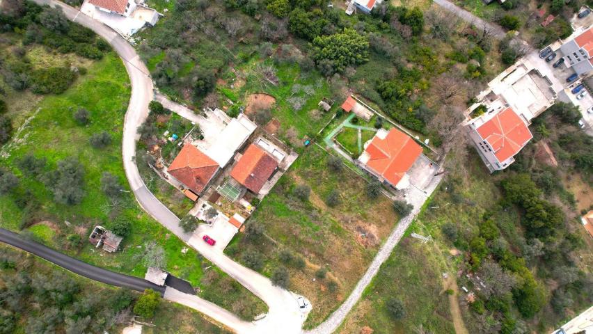 Zemljiste 1800m2 sa ucrtanim projektom za izgradnju 3 vile u mestu Donja Lastva, Tivat, sa predivnim