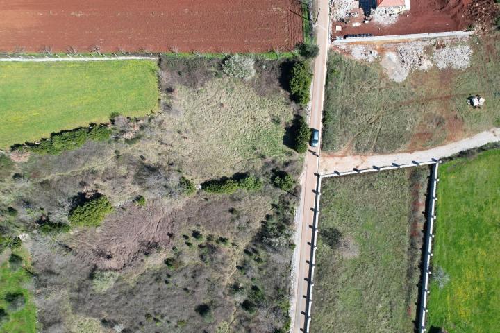 Na prodaju predivan ravan plac od 3520m2 , Krimovica-opstina Kotor. 