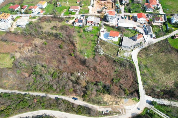 Urbanizovana parcela 9526m2 u Radanovićima, Kotor - sa kućom, vodom i strujom