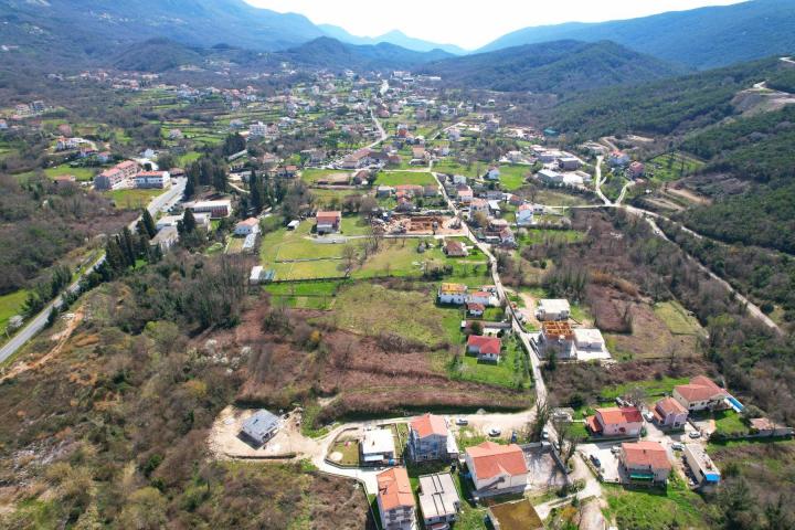 Urbanizovana parcela 9526m2 u Radanovićima, Kotor - sa kućom, vodom i strujom