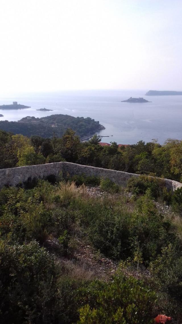 Plac 5,218m2 sa panoramskim pogledom na more u naselju Mirište (Žanjice), Luštica. 
