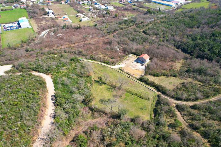 Prodaja urbanizovanog zemljišta 4.380 m² – Radanovići, Kotor (Odlična lokacija blizu Jadranske magis