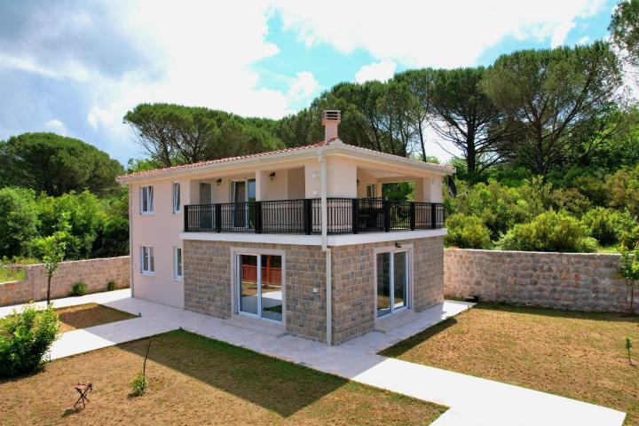 Ekskluzivna vila sa bazenom u Zagori, opština Kotor