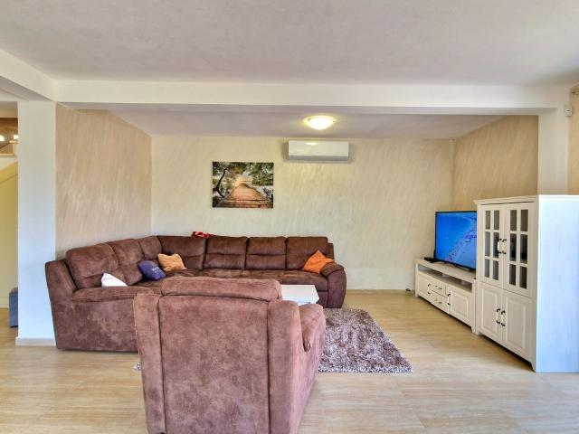 Ekskluzivna vila sa bazenom u Zagori, opština Kotor