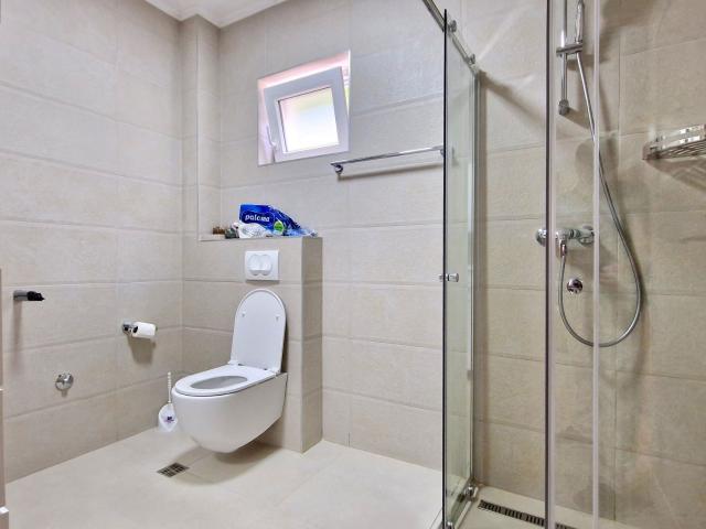 Ekskluzivna vila sa bazenom u Zagori, opština Kotor