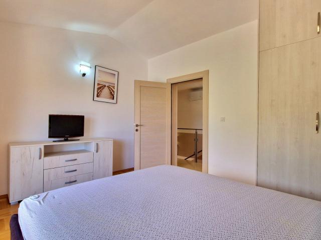 Ekskluzivna vila sa bazenom u Zagori, opština Kotor