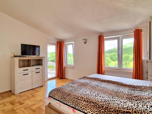 Ekskluzivna vila sa bazenom u Zagori, opština Kotor