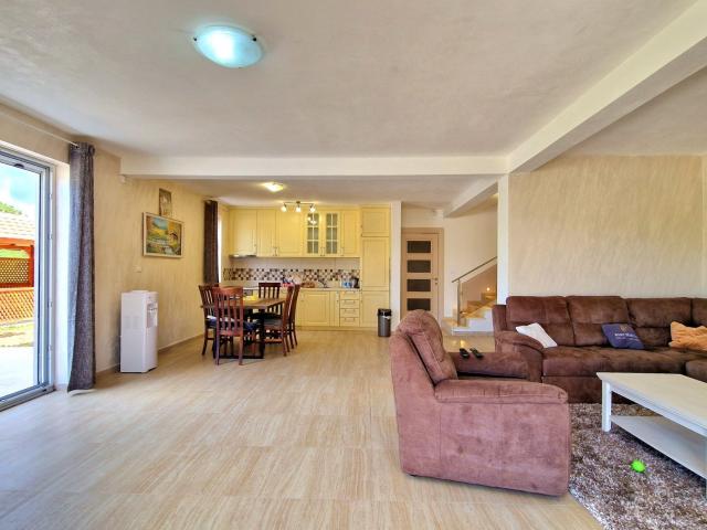Ekskluzivna vila sa bazenom u Zagori, opština Kotor