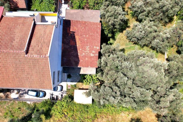 Kuća na prodaju, samo 150m od hotela Queen u Bečićima - Površine 165m2